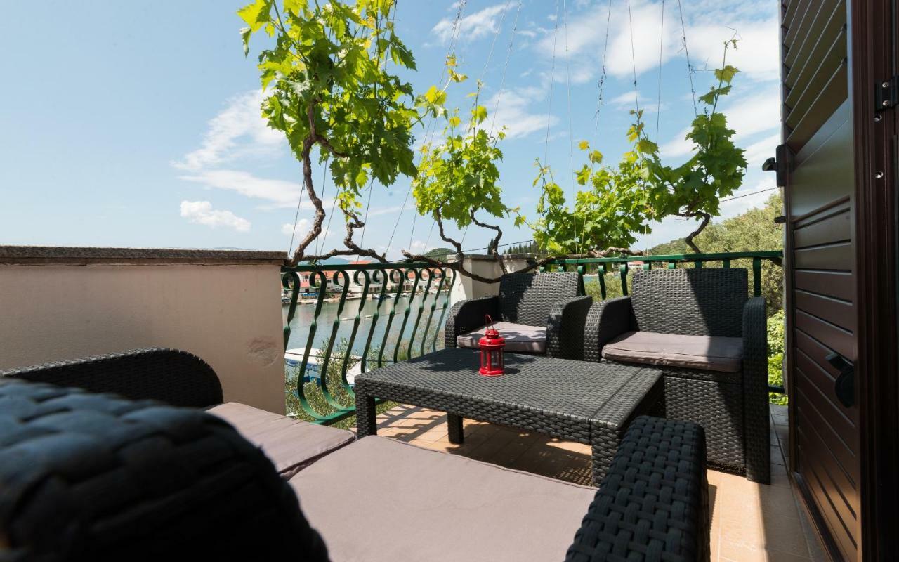 Apartments Azzurro Blace Eksteriør billede